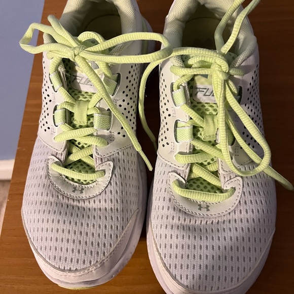 Woman’s size 7 under armour shoes - Picture 10 of 10